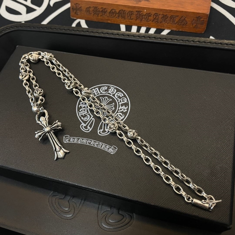 Ch**me He**ts necklaces
